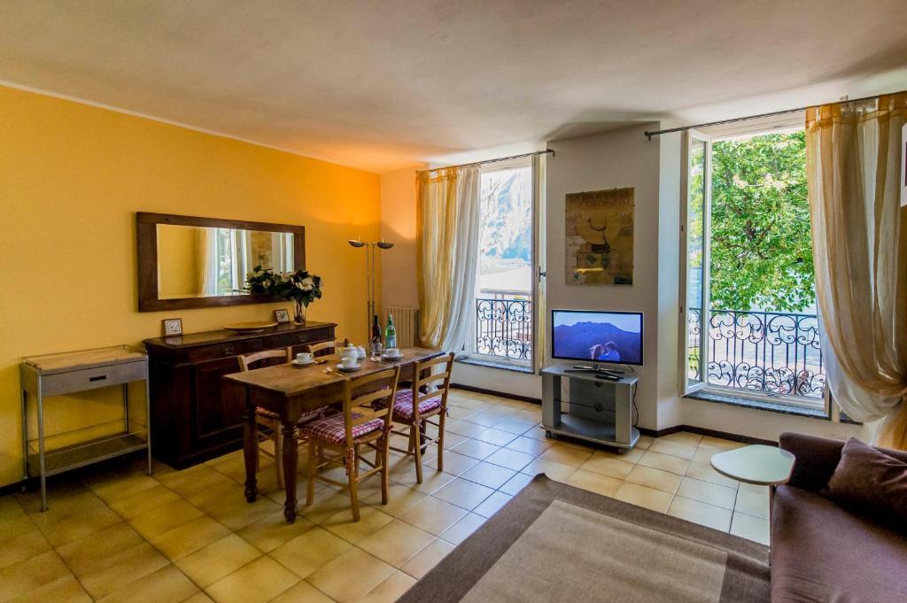 Le Residenze Del Conte Agudio Apartment Malgrate Bilik gambar